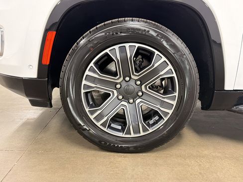 Used 2024 Jeep Wagoneer L Series II w/ Flexible Seating Group image 10