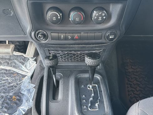 Used 2017 Jeep Wrangler Sport AWD/4WD image 9