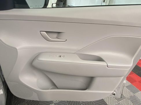 Used 2025 Hyundai Kona SEL FWD image 7