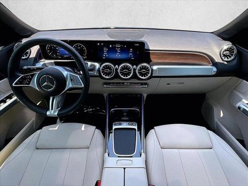 Used 2026 Mercedes-Benz GLB 250 image 16