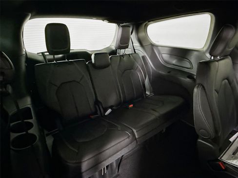 New 2026 Chrysler Pacifica Select image 26