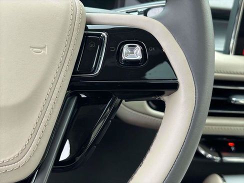 Used 2023 Lincoln Aviator AWD w/ Premium Package image 26