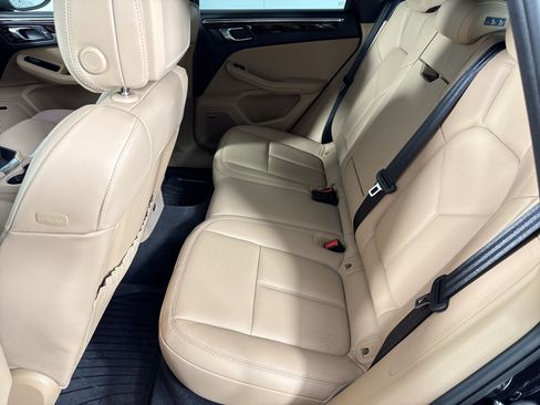 Certified 2026 Porsche Macan AWD/4WD image 15