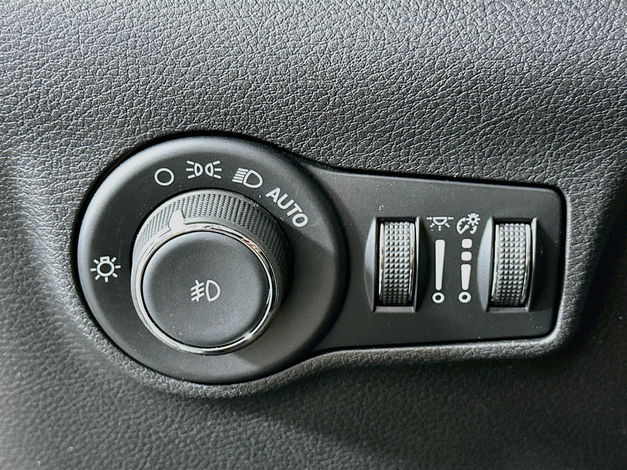 Used 2025 Jeep Compass Trailhawk AWD/4WD image 17