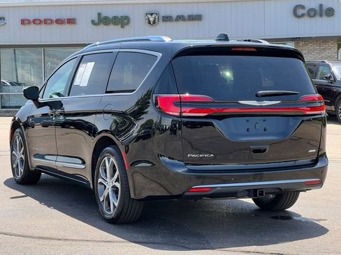 Used 2025 Chrysler Pacifica Pinnacle w/ Trailer Tow Group AWD/4WD image 14