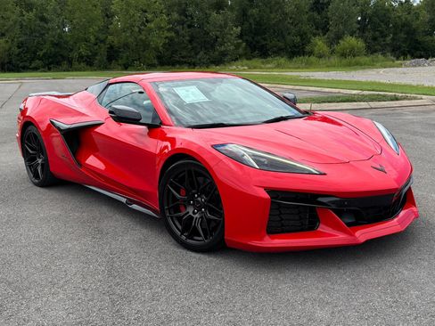 Used 2023 Chevrolet Corvette Z06 RWD image 1