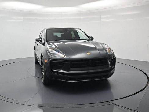 Certified 2023 Porsche Macan AWD/4WD image 41