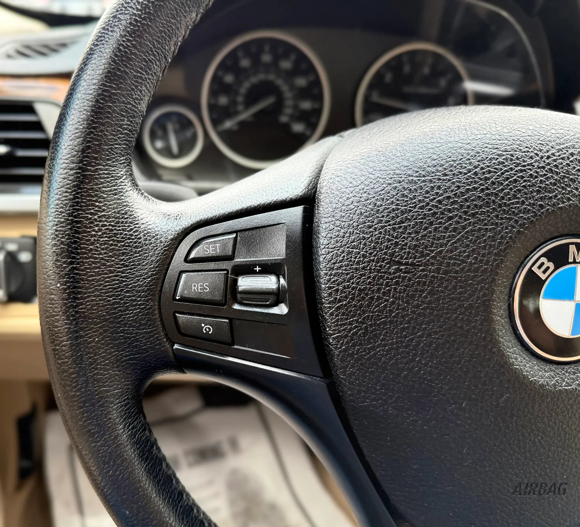 Used 2014 BMW 320i xDrive Sedan AWD/4WD image 14
