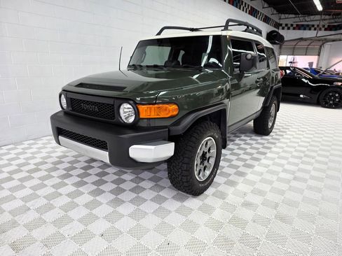 Used 2013 Toyota FJ Cruiser 4WD image 2