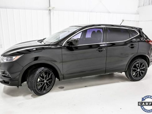Used 2021 Nissan Rogue Sport S image 2