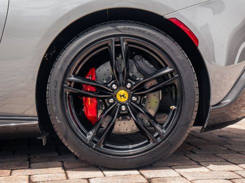 Used 2022 Ferrari Roma RWD image 17