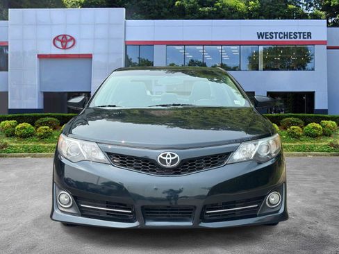 Used 2014 Toyota Camry SE FWD image 2