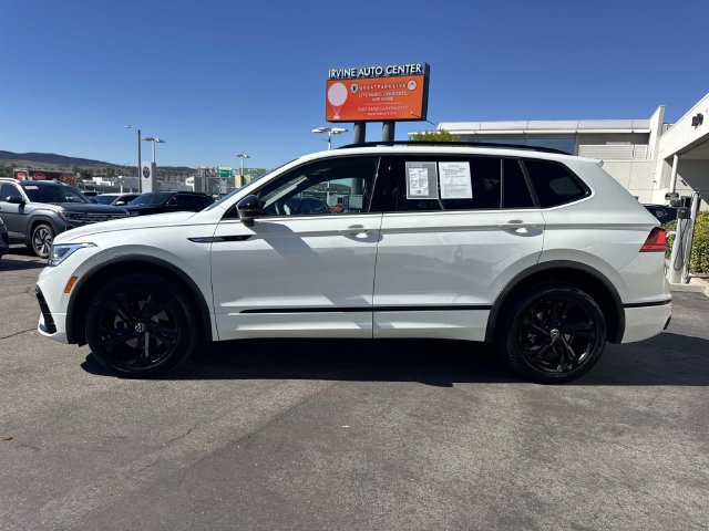 Certified 2024 Volkswagen Tiguan SE R-Line FWD image 2