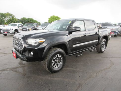 Used 2019 Toyota Tacoma TRD Off-Road AWD/4WD image 12