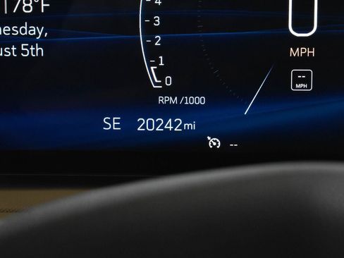 Certified 2024 Cadillac XT4 Luxury w/ Cold Weather Package AWD/4WD image 19