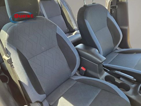 Used 2025 Nissan Versa SV FWD image 40