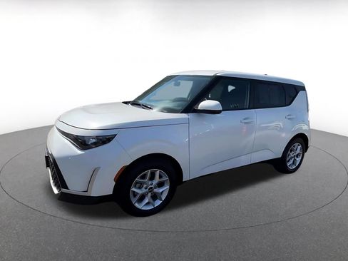 Used 2025 Kia Soul LX w/ LX Technology Package FWD image 8