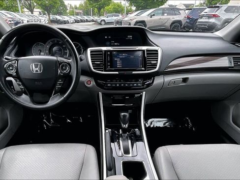 Used 2017 Honda Accord Touring image 16