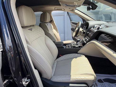 Used 2020 Bentley Bentayga Plug-In Hybrid AWD/4WD image 20