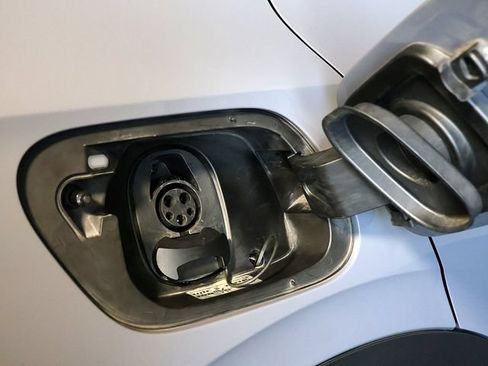 Used 2023 Volkswagen ID.4 S RWD image 32