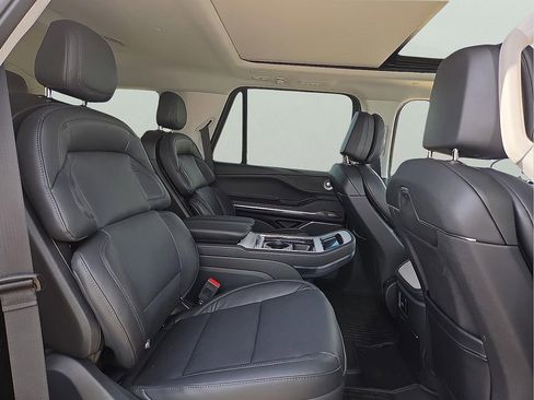 New 2026 Lincoln Navigator Reserve AWD/4WD image 11