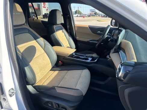 Used 2025 Chevrolet Equinox ACTIV w/ Convenience Package III FWD image 11