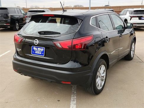 Used 2018 Nissan Rogue Sport S w/ S Appearance Package image 4