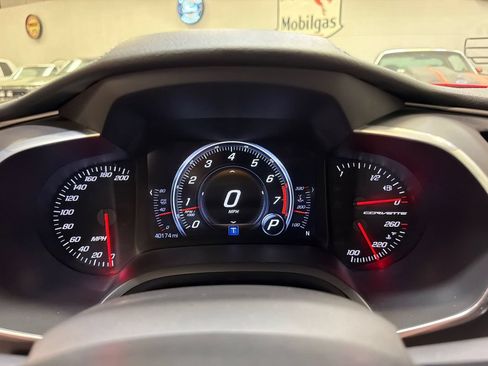 Used 2019 Chevrolet Corvette Stingray Coupe w/ 1LT RWD image 18
