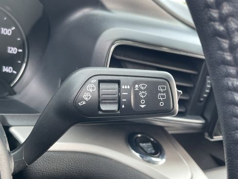 Used 2022 Ford Explorer XLT w/ Equipment Group 202A image 22