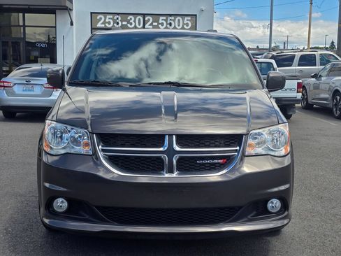 Used 2019 Dodge Grand Caravan SXT w/ Rear Park Assist Package FWD image 3