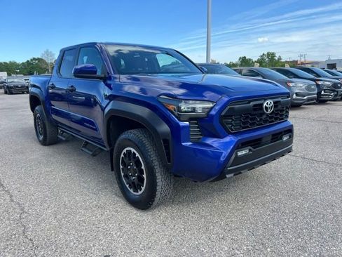 Used 2024 Toyota Tacoma TRD Off-Road AWD/4WD image 3