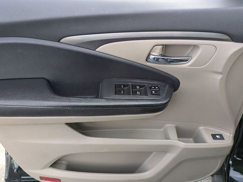 Used 2017 Honda Pilot EX image 12