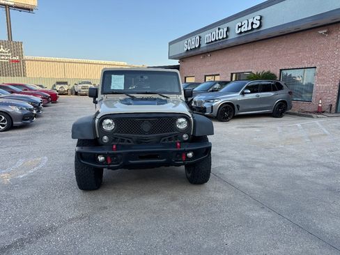 Used 2018 Jeep Wrangler Unlimited Rubicon AWD/4WD image 8