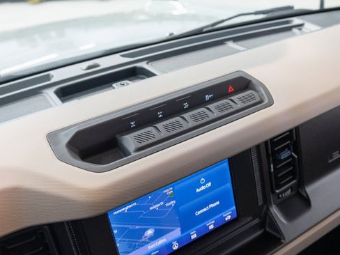 Used 2022 Ford Bronco Wildtrak image 15