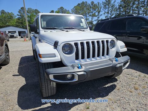 Used 2023 Jeep Wrangler Sahara image 4