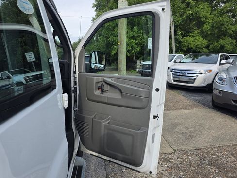 Used 2014 GMC Savana 2500 RWD image 16
