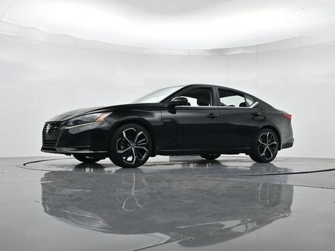 Used 2024 Nissan Altima 2.5 SR FWD image 35