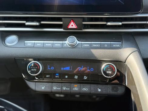 Used 2023 Hyundai Elantra SEL w/ Convenience Package FWD image 22