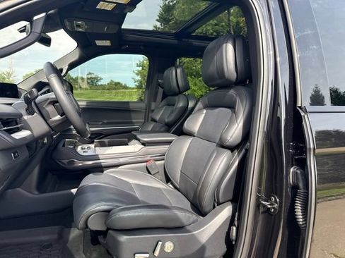 Used 2025 Lincoln Navigator Reserve w/ Jet Appearance Package AWD/4WD image 12
