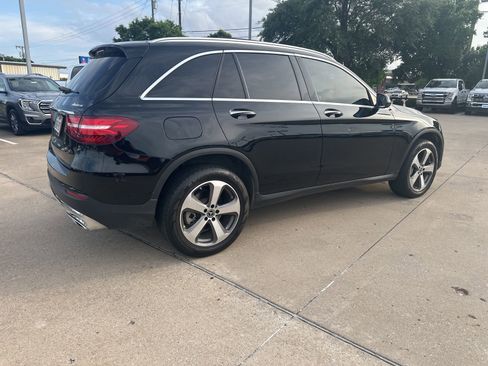 Used 2018 Mercedes-Benz GLC 300 4MATIC image 3