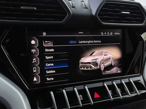 Used 2021 Lamborghini Urus image 29