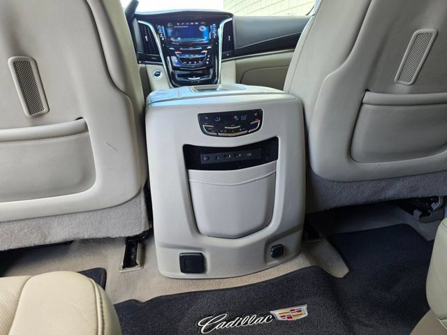 Used 2018 Cadillac Escalade ESV Premium Luxury AWD/4WD image 26