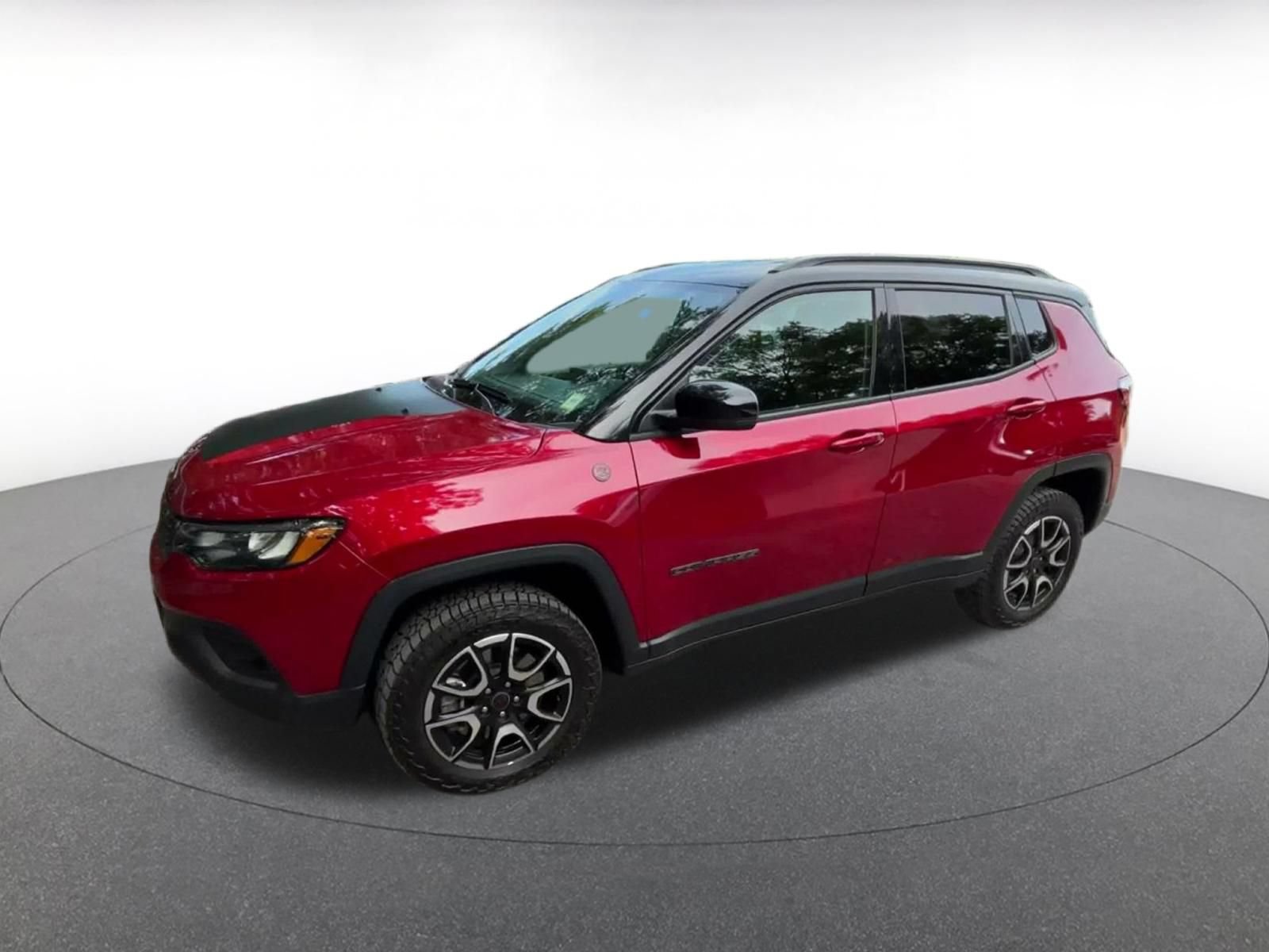 Used 2025 Jeep Compass Trailhawk AWD/4WD image 4