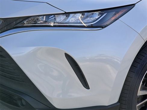 Used 2021 Toyota Venza LE image 6