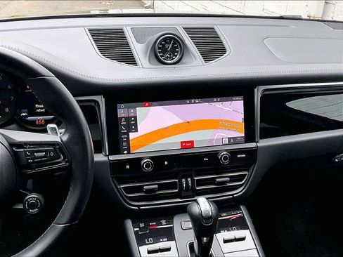 Certified 2023 Porsche Macan Turbo AWD/4WD image 10