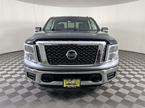 Used 2018 Nissan Titan SV w/ SV Convenience Package AWD/4WD image 2