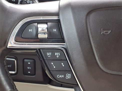 Used 2020 Lincoln Navigator Black Label w/ Cargo Convenience Package image 16