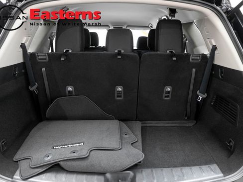 Used 2025 Nissan Pathfinder S image 11
