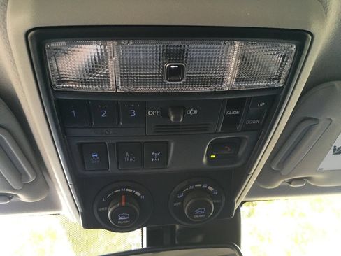 Used 2015 Toyota Highlander XLE AWD/4WD image 15