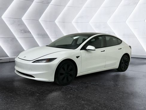 Used 2024 Tesla Model 3 Standard Range RWD image 3